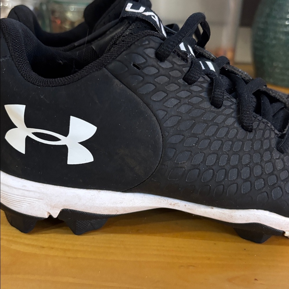 Girls softball cleats